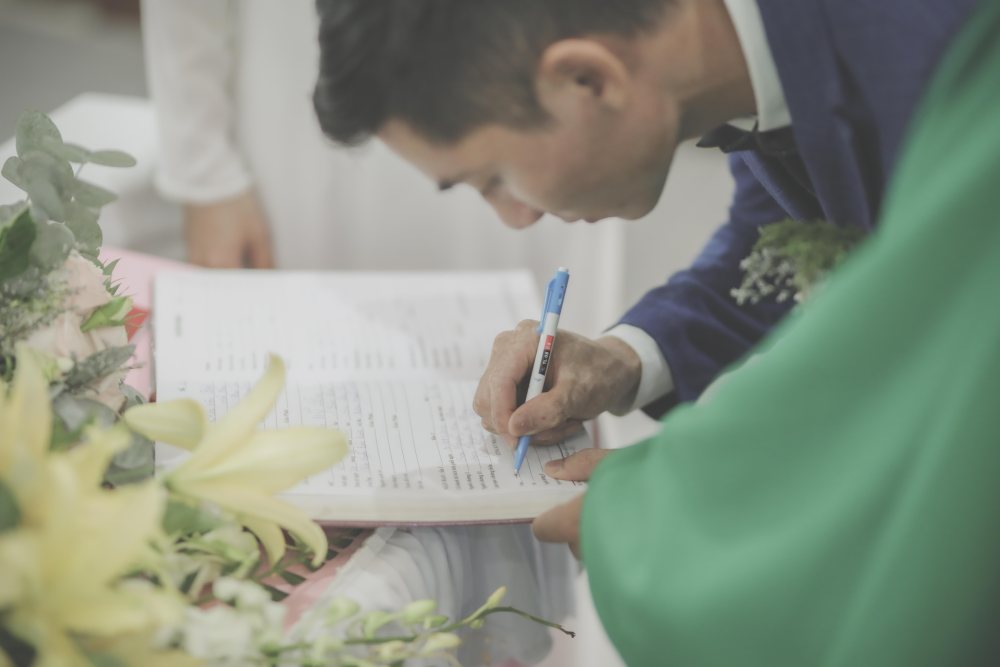 Cómo reunir los buenos deseos de tus invitados con un libro de firmas digital